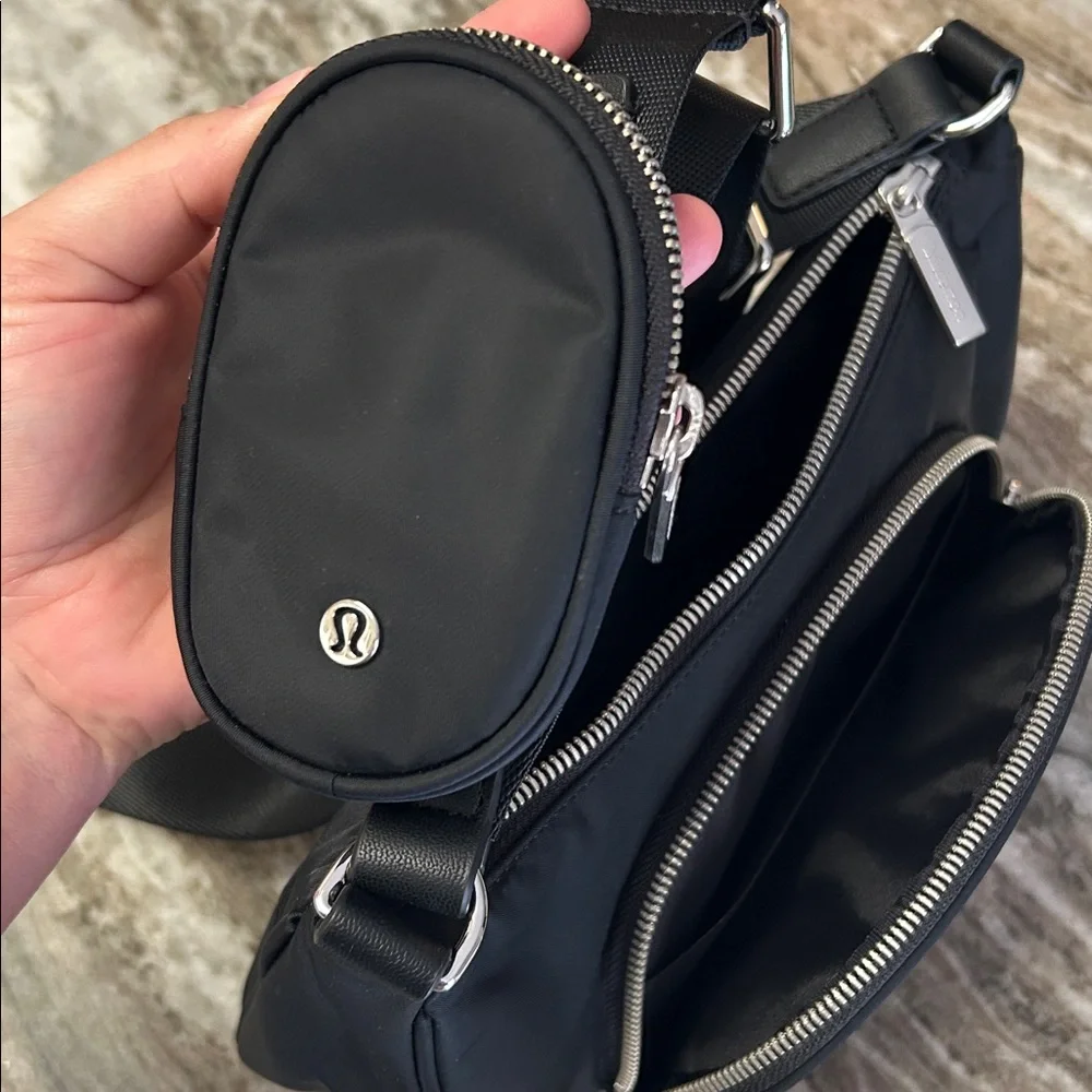New without tag! Lululemon Black Crossbody Bag with nano pouch 2L - Picture 9 of 11